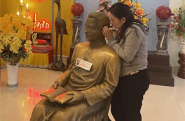 Đi Cha Diệp có cần theo đoàn Công giáo không?