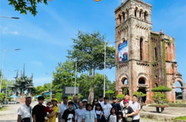 TOUR LA VANG CÓ PHÙ HỢP ĐI CÙNG BẠN BÈ KHÔNG?